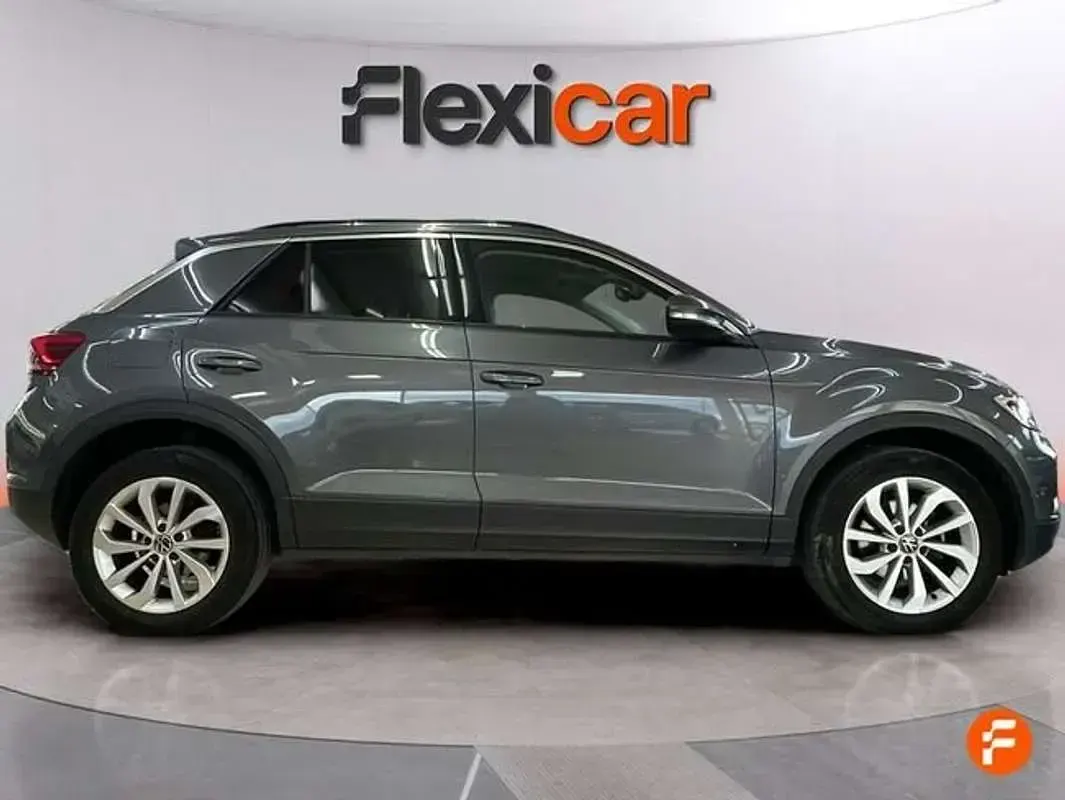 Usado VW T-Roc Life 110 CV (80 kW) 2023 Gris SUV