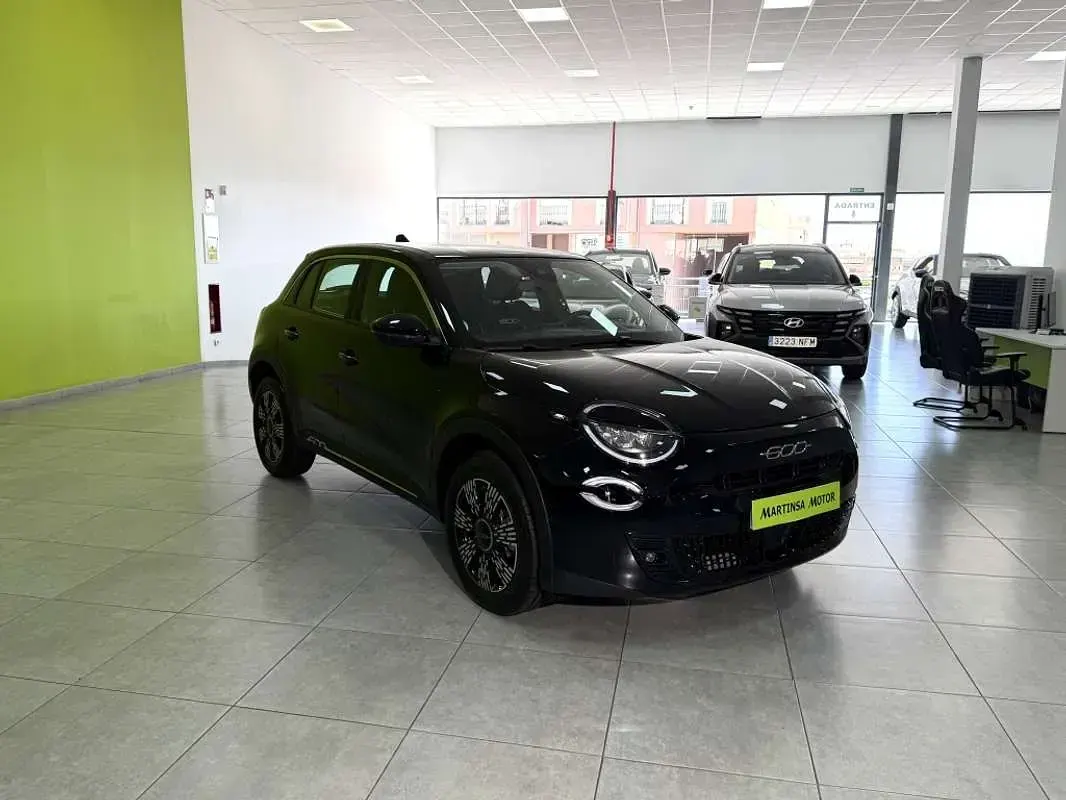 Usado Fiat 600 Pop 110 CV (80 kW) 2025 Negro SUV