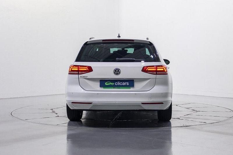 Usado VW Passat Exclusive 150 CV (110 kW) 2019 Blanco Familiar