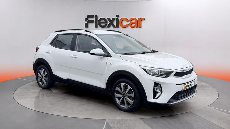 Usado Kia Stonic 84 CV (61 kW) 2022 Blanco SUV
