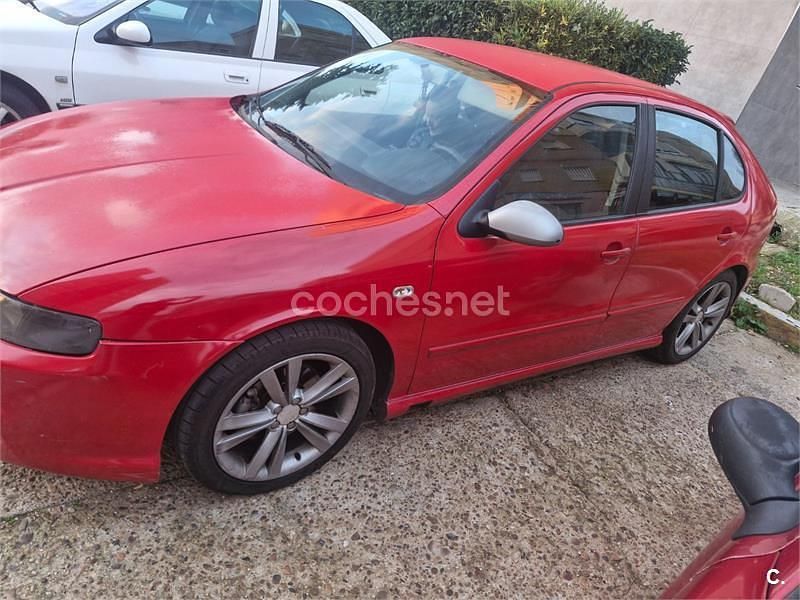 Usado Seat Leon FR 150 CV (110 kW) 2004 Rojo Berlina
