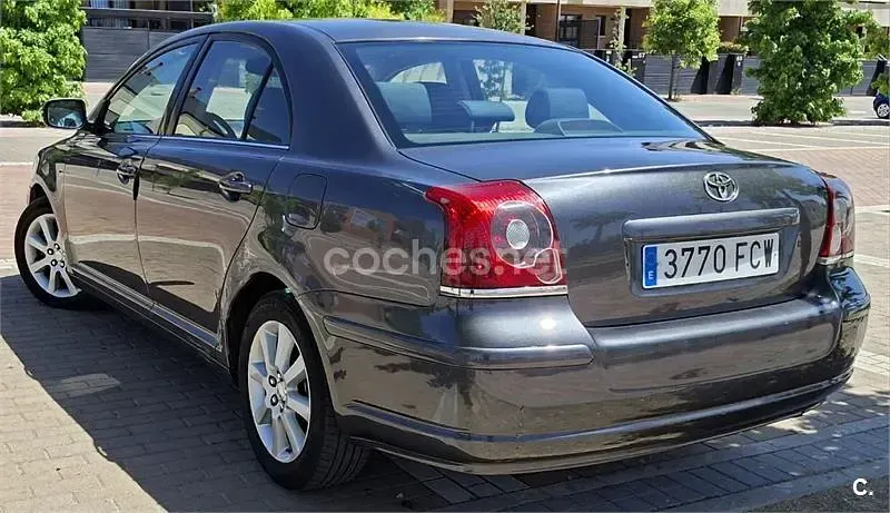 Usado Toyota Avensis Sol 116 CV (85 kW) 2006 Gris / plata Berlina