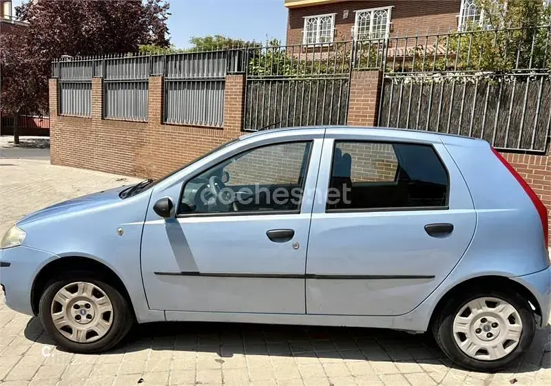 Usado Fiat Punto Classica 60 CV (44 kW) 2006 Azul Utilitario