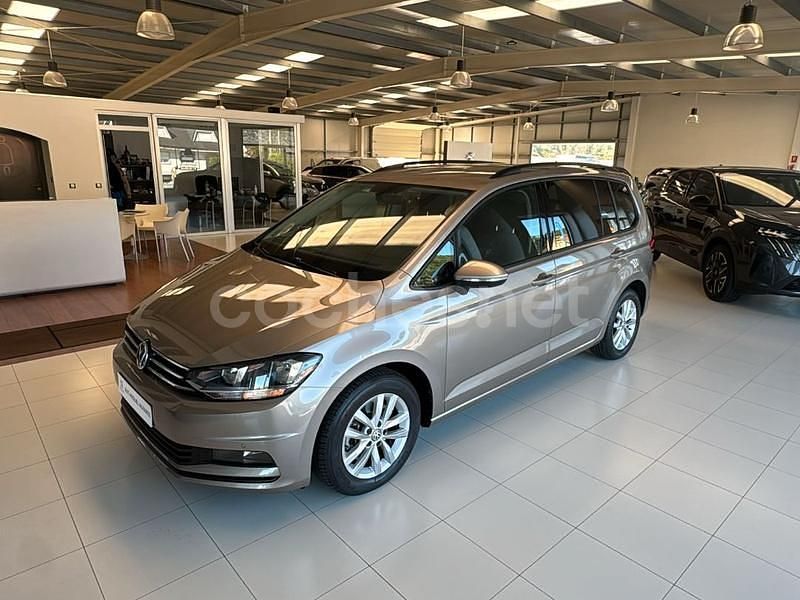 Beige Usado 2017 VW Touran Advance Monovolumen | 21.900 € (Caro) - Imagen 1/4