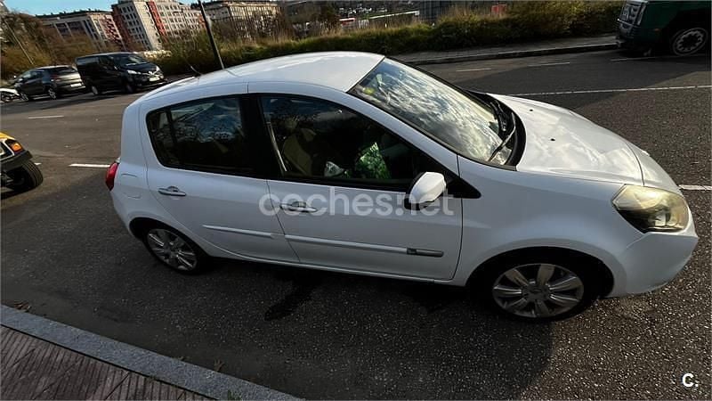 Usado Renault Clio II Dynamique 85 CV (62 kW) 2009 Blanco Berlina