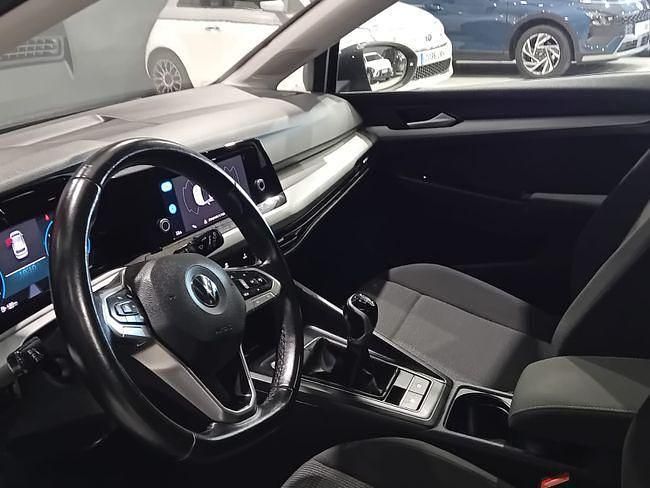 Usado VW Golf VIII Life 115 CV (84 kW) 2022 Gris Berlina