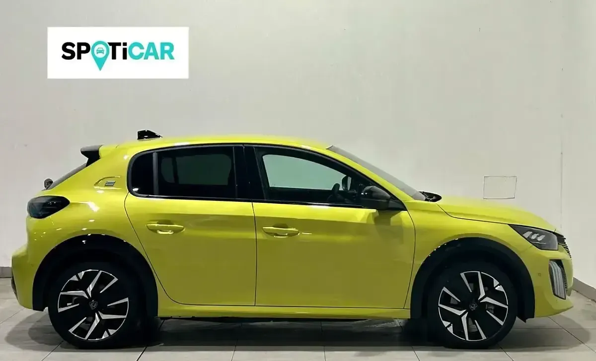 Usado Peugeot e-208 GT 114 kW (156 CV) 2024 Amarillo Utilitario