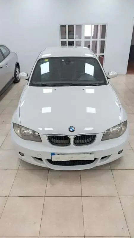 Używany BMW 118 143 KM (105 kW) 2009 Biały Hatchback
