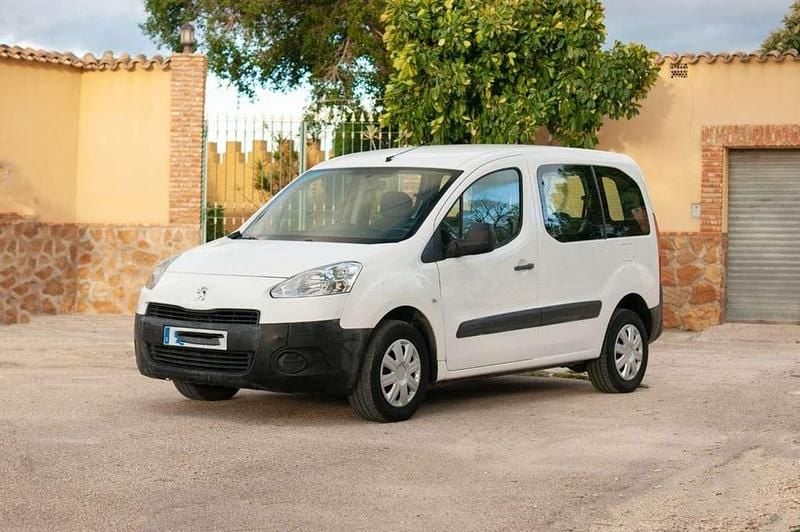 Usado Peugeot TePee Access 92 CV (67 kW) 2013 Blanco Van