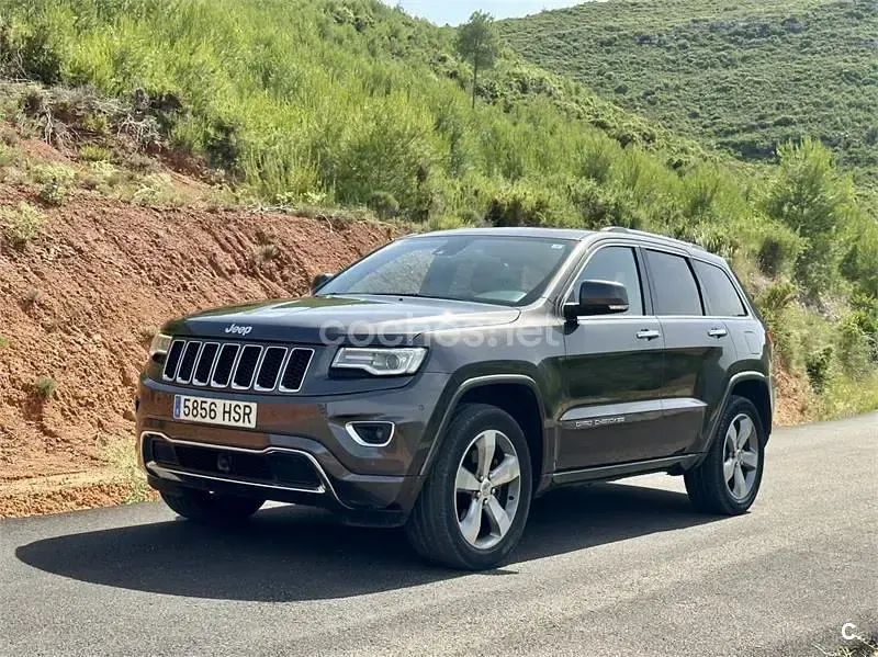 Usado Jeep Grand Cherokee Overland 250 CV (183 kW) 2013 Marrón SUV