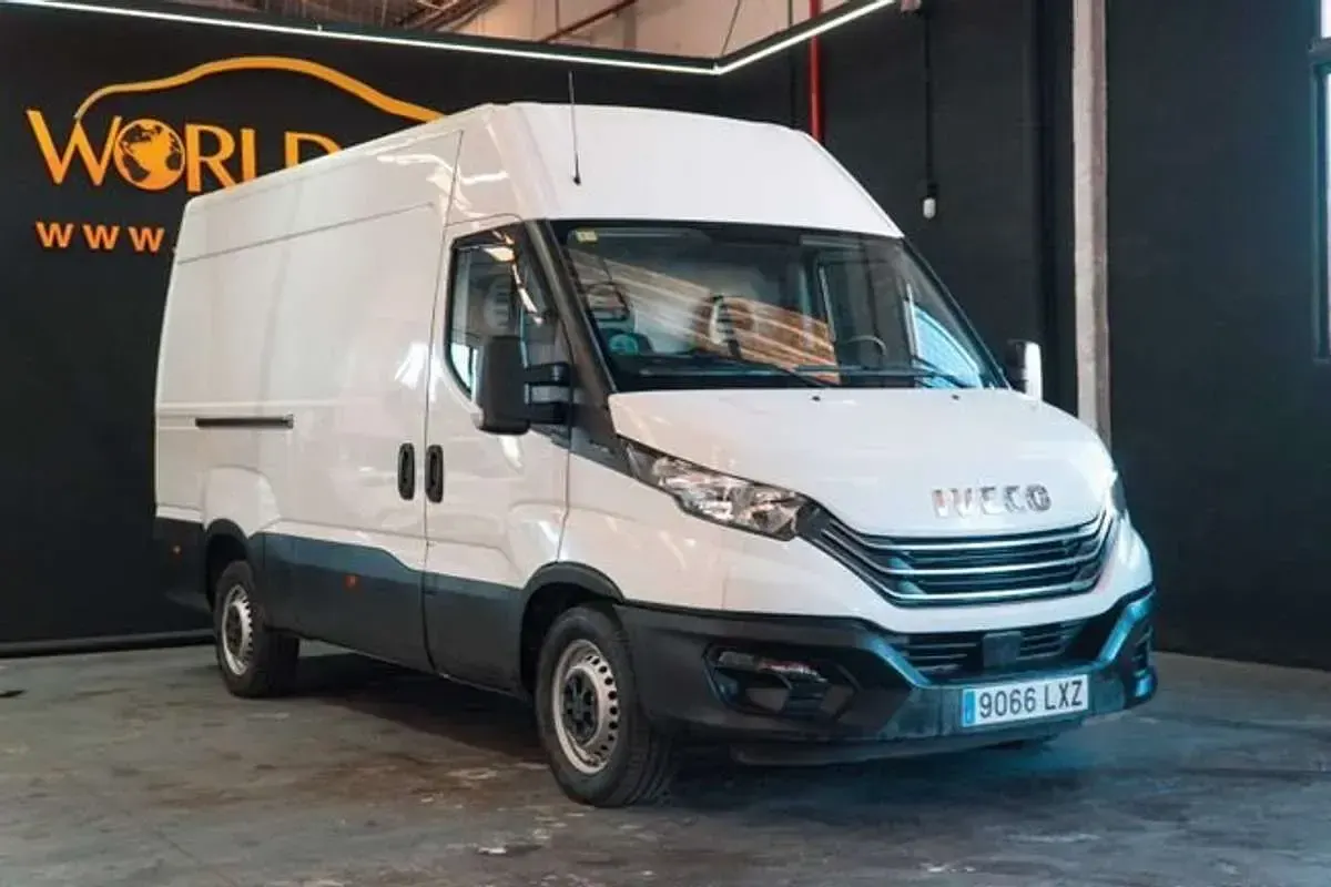 Usado Iveco Daily 156 CV (114 kW) 2022 Blanco Van