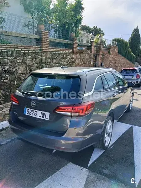 Usado Opel Astra Business 110 CV (80 kW) 2017 Gris / plata Familiar