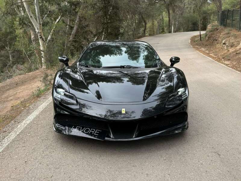 Negro Usado 2022 Ferrari SF90 Coupe | 385.000 € - Imagen 1/4