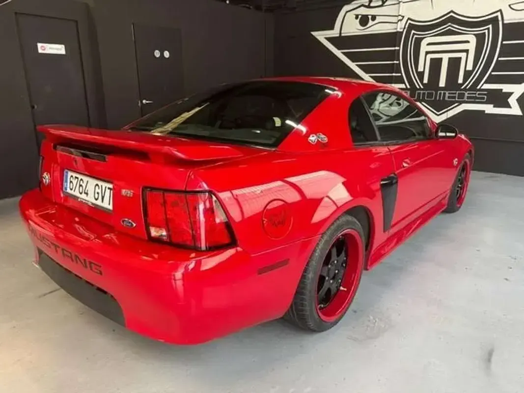 Usado Ford Mustang 193 CV (141 kW) 2003 Rojo Coupe