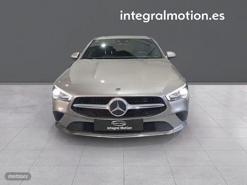 Usado Mercedes CLA180 Shooting Brake 114 CV (83 kW) 2020 Gris Familiar