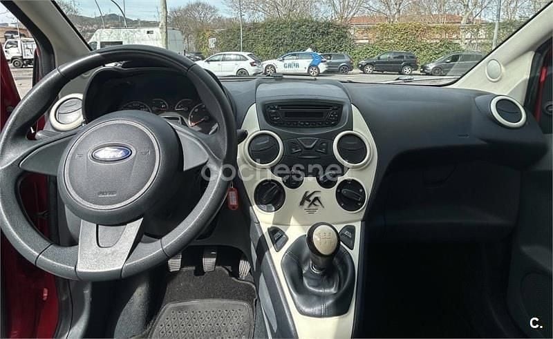 Usado Ford Ka 69 CV (50 kW) 2013 Rojo Berlina