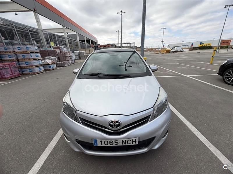 Usado Toyota Yaris Sport 99 CV (72 kW) 2012 Gris / plata Berlina