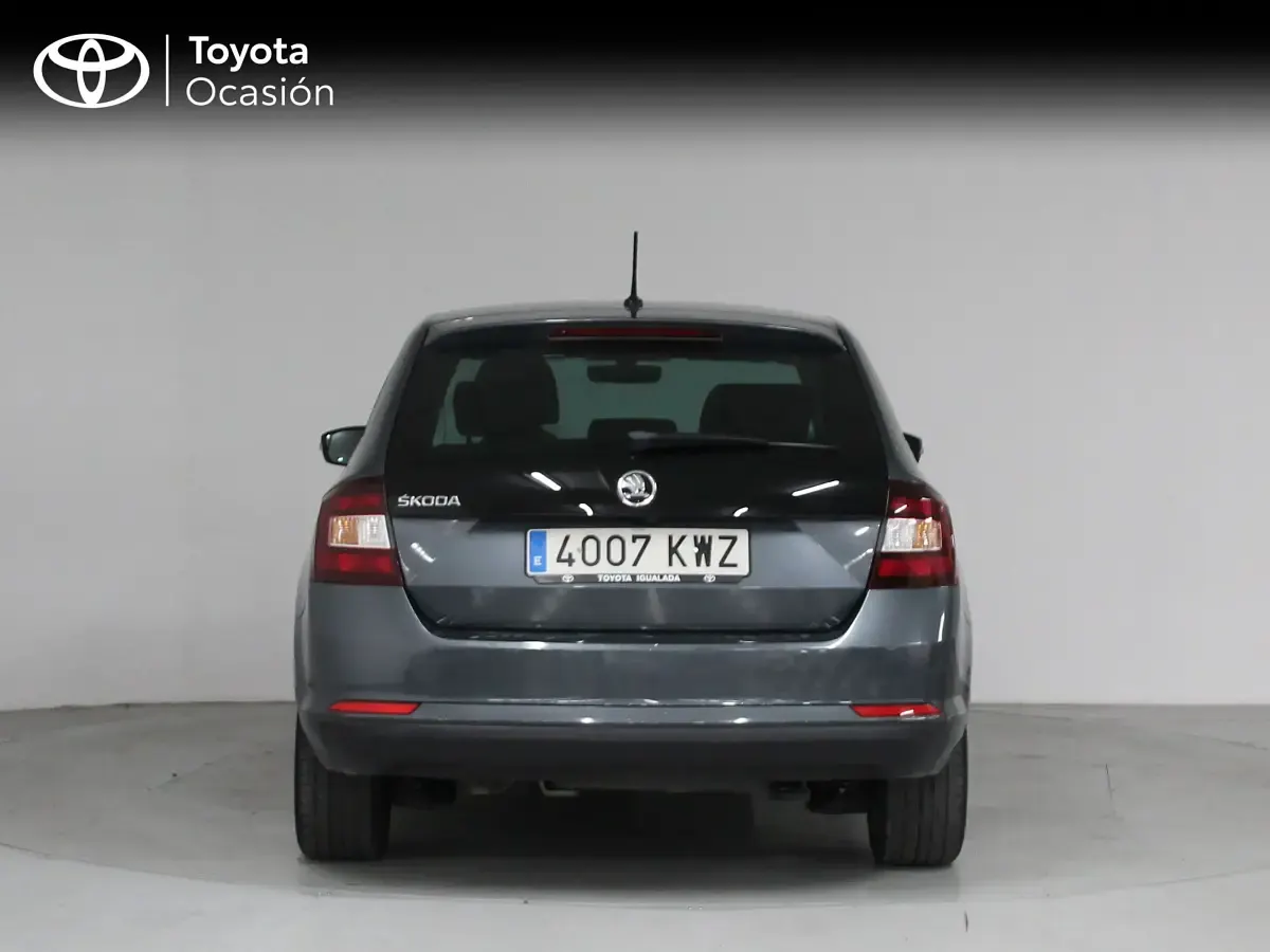 Usado Skoda Rapid 95 CV (69 kW) 2019 Gris / plata Utilitario