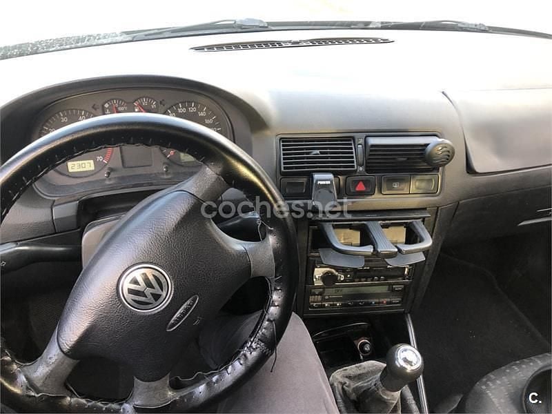 Usado VW Golf IV Conceptline 75 CV (55 kW) 2000 Gris / plata Berlina