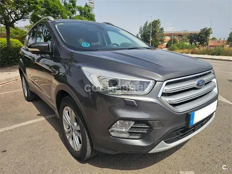 Usado Ford Kuga ST-Line 150 CV (110 kW) 2018 Gris / plata SUV