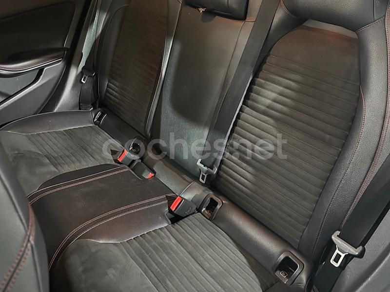 Usado Mercedes CLA220 Shooting Brake AMG line 177 CV (130 kW) 2016 Gris / plata Familiar