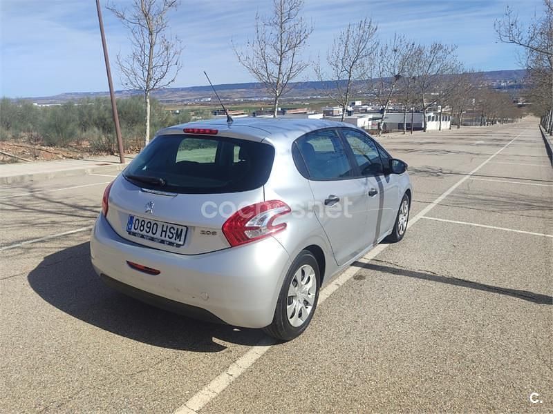 Usado Peugeot 208 Access 82 CV (60 kW) 2014 Gris / plata Utilitario