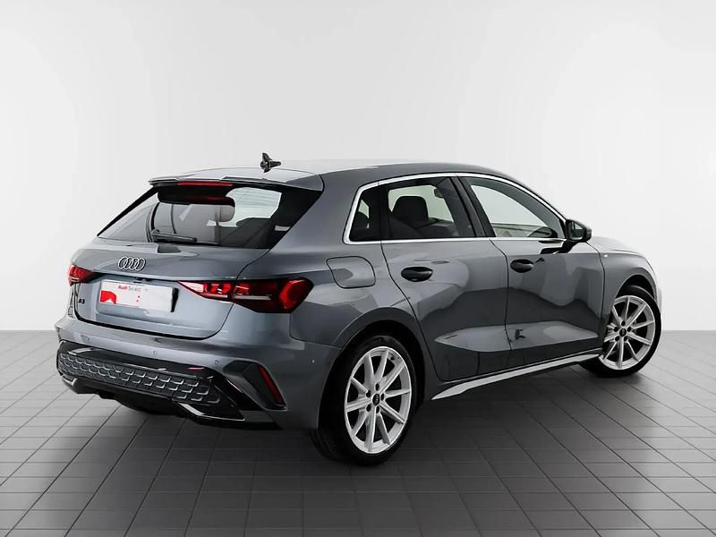Usado Audi A3 S-Line 150 HP (110 kW) 2025 Cinzento