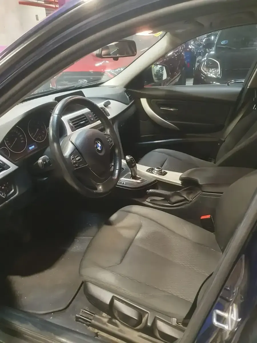 Usado BMW 318 150 CV (110 kW) 2015 Azul Familiar