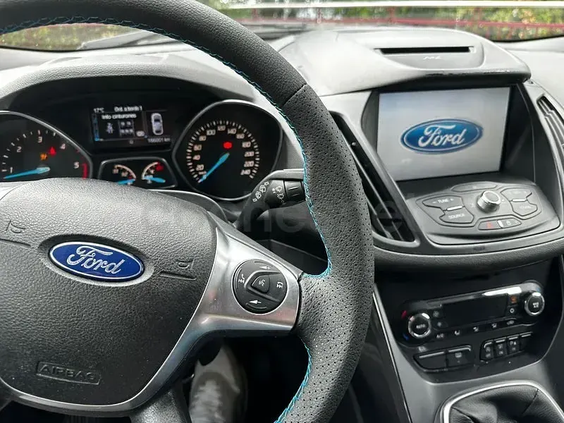 Usado Ford Kuga Titanium 120 CV (88 kW) 2015 Negro SUV