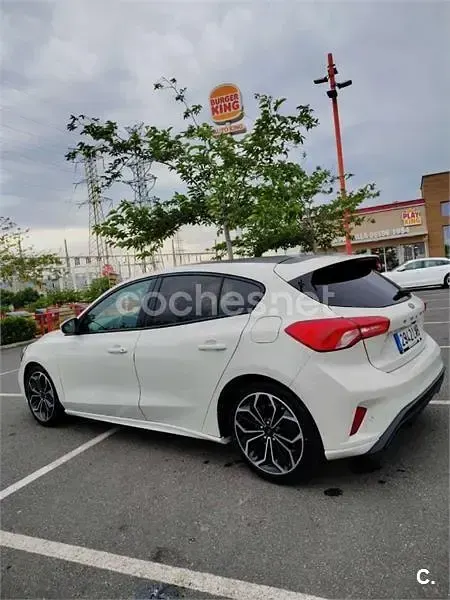 Usado Ford Focus ST-Line 125 CV (91 kW) 2021 Blanco Berlina