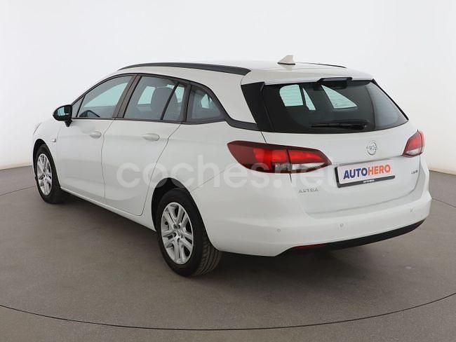 Usado Opel Astra Selective 110 CV (80 kW) 2016 Blanco Familiar