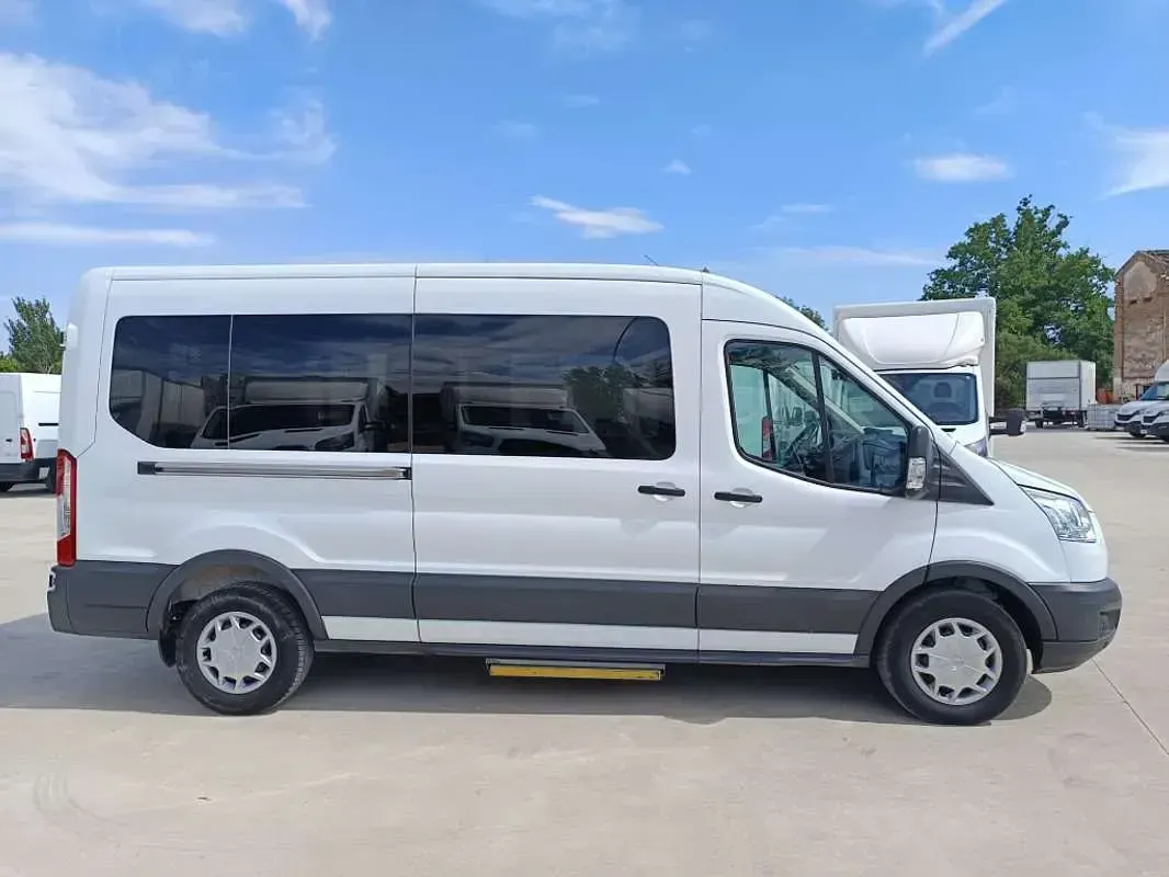 Usado Ford Transit Trend 131 CV (96 kW) 2019 Blanco Familiar