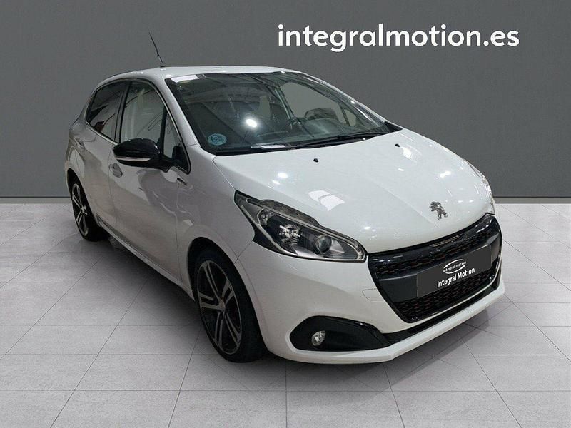 Usado Peugeot 208 GT-line 110 CV (80 kW) 2018 Blanco Utilitario