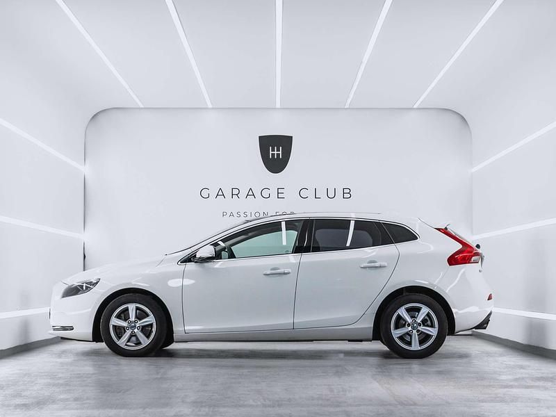 Usado Volvo V40 Momentum 150 CV (110 kW) 2012 Blanco Berlina
