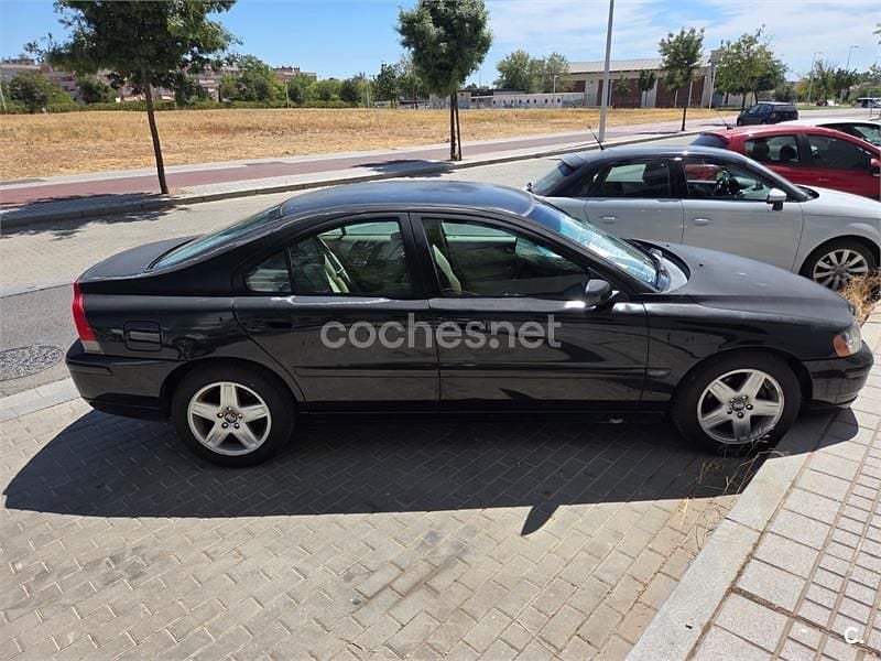 Usado Volvo S60 140 CV (102 kW) 2005 Negro Berlina