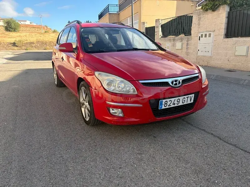 Usado Hyundai i30 Style 115 CV (84 kW) 2008 Rojo Familiar