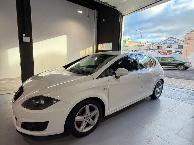 Usado Seat Leon Style 140 CV (102 kW) 2012 Blanco Berlina
