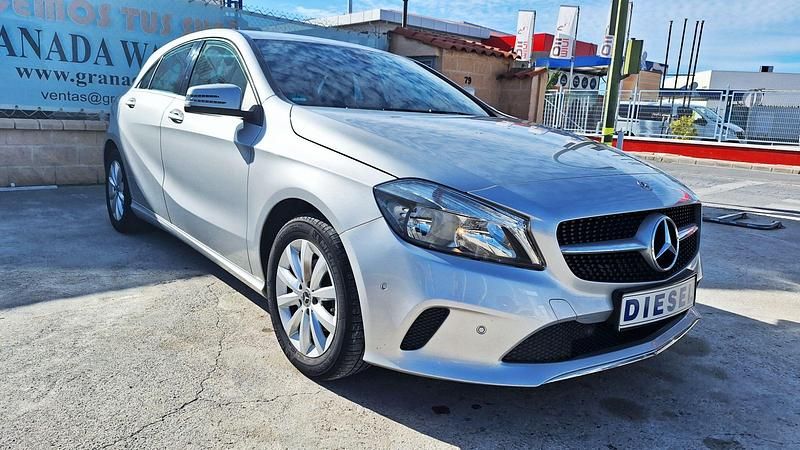 Gris Usado 2017 Mercedes A180 Utilitario | 17.500 € (Precio justo) - Imagen 1/4