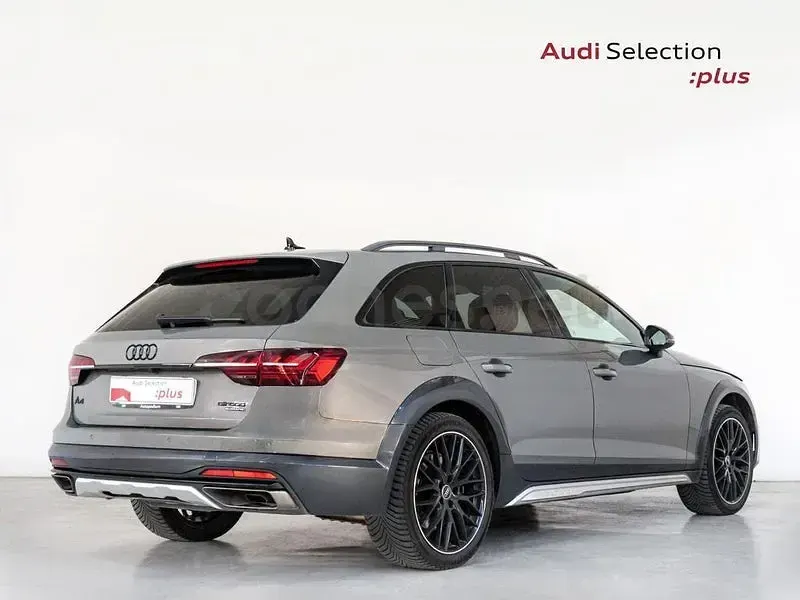 Usado Audi A4 Allroad Exclusive 265 CV (194 kW) 2023 Gris / plata Familiar