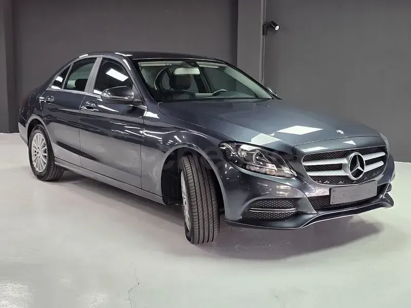 Usado Mercedes C200 136 CV (100 kW) 2016 Gris / plata Berlina