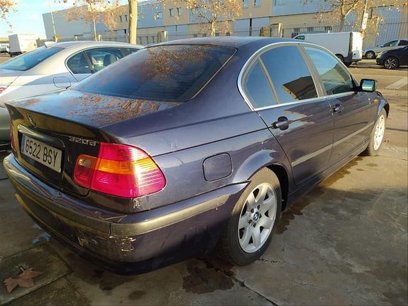 Usado BMW 320 150 CV (110 kW) 2001 Azul Berlina
