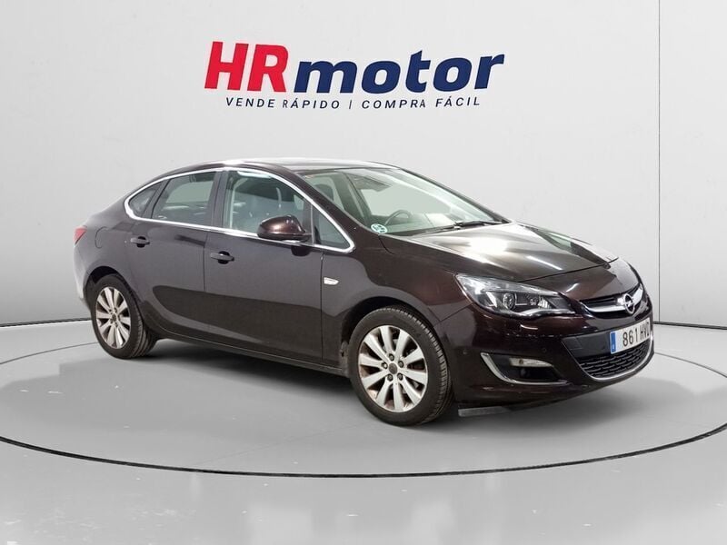 Marrón Usado 2013 Opel Astra Business Berlina | 6790 € (Precio justo) - Imagen 1/4