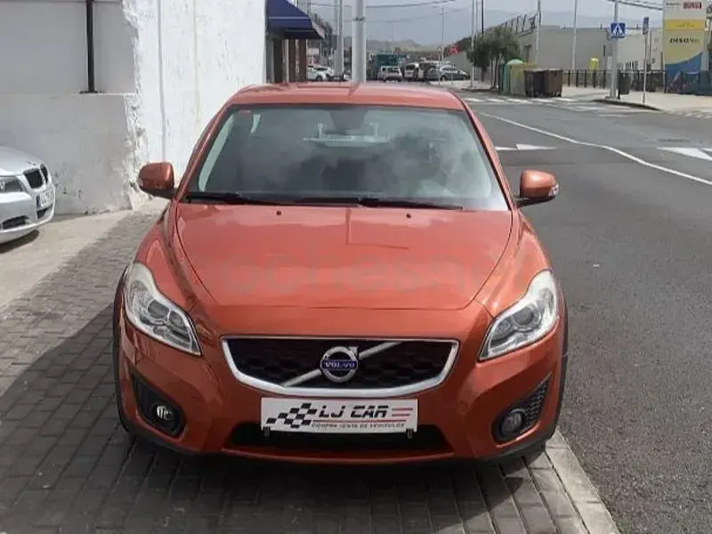 Usado Volvo C30 Momentum 109 CV (80 kW) 2010 Naranja Utilitario