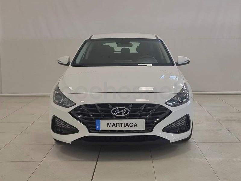 Usado Hyundai i30 120 CV (88 kW) 2021 Blanco Berlina