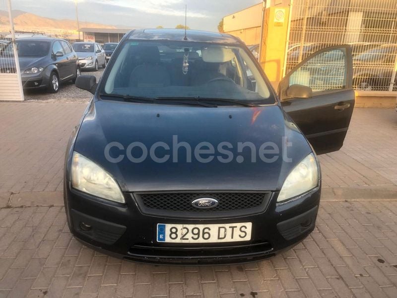Negro Usado 2005 Ford Focus Ghia Berlina | 2399 € (Precio justo) - Imagen 1/4