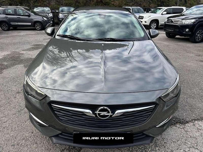 Usado Opel Insignia Selective 136 CV (100 kW) 2018 Gris Familiar