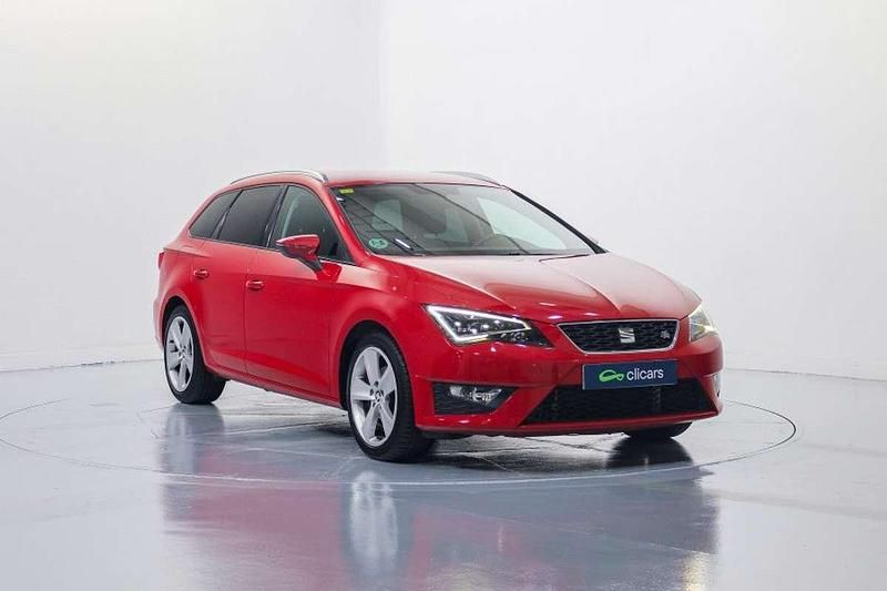 Usado Seat Leon ST FR 150 CV (110 kW) 2015 Rojo Familiar