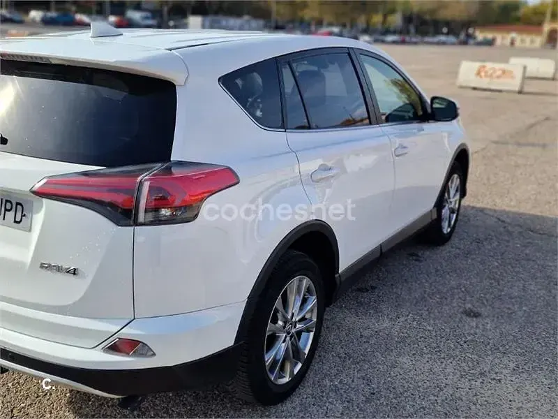 Usado Toyota RAV4 Advance 143 CV (105 kW) 2016 Blanco SUV