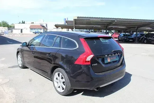 Begagnad Volvo V60 Momentum 120 HK (88 kW) 2018 Svart Kombi