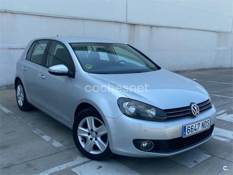 Gris / plata Usado 2010 VW Golf Advance Berlina | 5500 € (Buen precio) - Imagen 1/4
